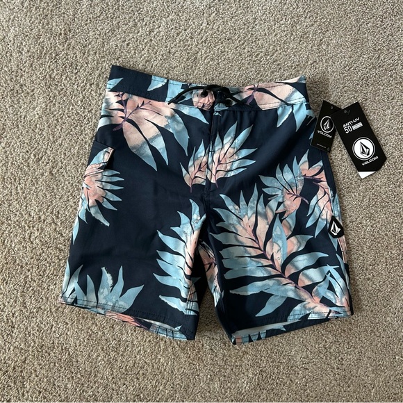 New VOLCOM Stretch Board Shots LIDO BOARDSHORT Blue Tropical Floral Boys S (8) - Picture 1 of 8